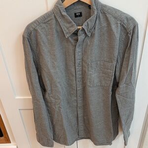 Uniqlo Men's Casual Gray Button-Down Shirt